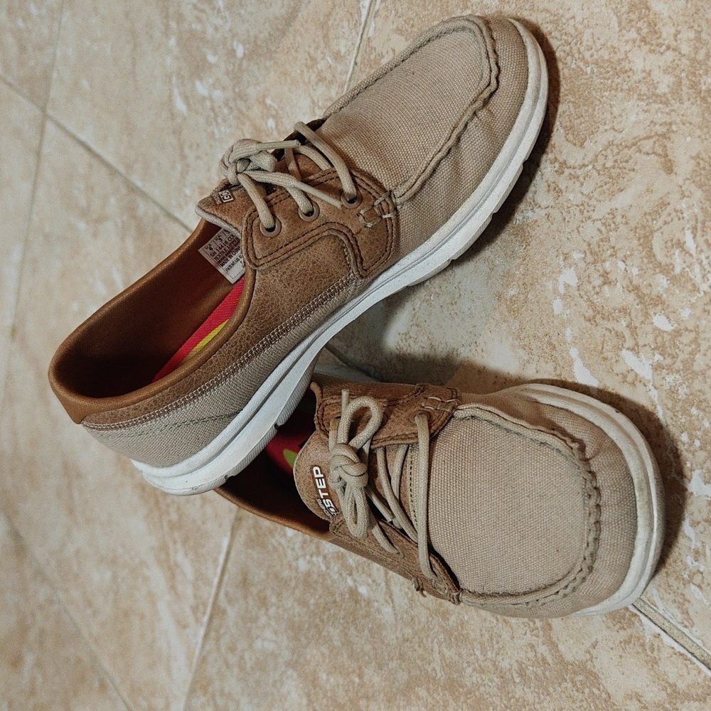 Sketchers GoStep with GoGa Max Women Size 6